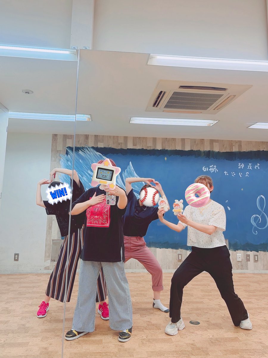 ayaseai's tweet photo. 3曲目振り入れはじめたよ🍩
𝑭𝑹𝑬𝑬𝑫𝑶𝑴なﾎﾟｰｽﾞ多すぎてﾌﾟﾁﾊﾟﾆｯｸ🫨❣️
7月たくさん踊るよん👌🏖☀️
みんなでがんばるぞ~🕺🔥
 #ふぁぴこ https://t.co/fxOAO8Sd4Q