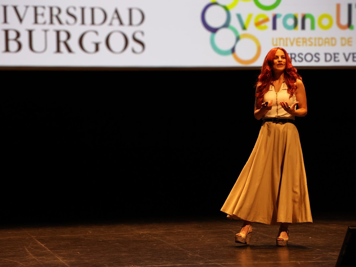 Astro_SaraG's tweet photo. Uno de los mayores favores que podemos hacerle a la #ciencia es que la ciudadanía sea consciente de que invertir en investigación y tecnología es invertir en el futuro y bienestar.

Colaboremos para trasladar los grandes descubrimientos del laboratorio a la vida cotidiana. https://t.co/IhAlQ3Qy31