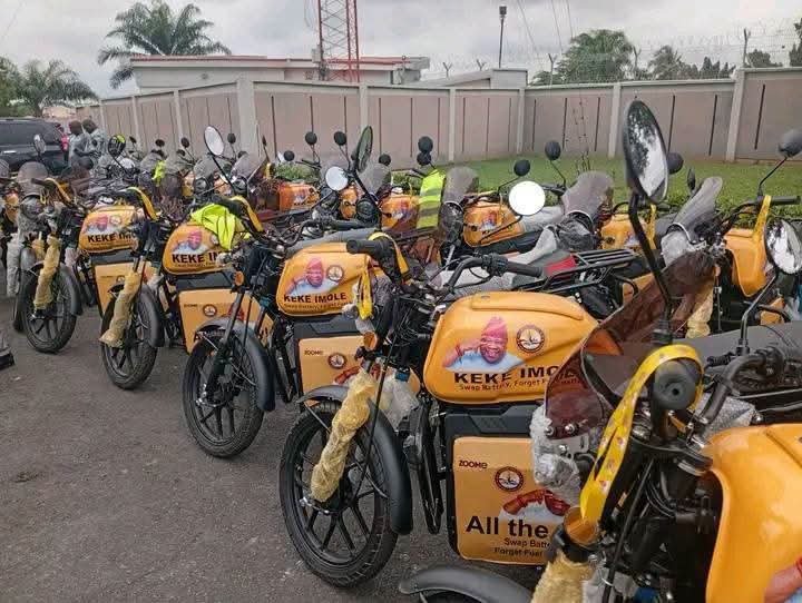 TheYorubaTimes's tweet photo. JUST IN 🚲🇳🇬: Osun State has unveiled a No-Fuel Bike, describing it as an innovative transport solution designed to operate without petrol or diesel. The initiative aims to reduce commuting costs, lower carbon emissions, and promote sustainable mobility. https://t.co/VtJd7E5frY