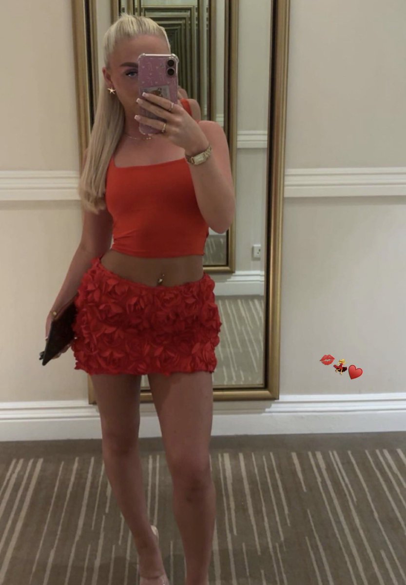 Cam8pcs's tweet photo. #wankchat #slut #chav #ukslut #ukchav #tart #tease #goon #wankfuel #whore #bimbo #builtforBBC https://t.co/iBjtQ8xsuX
