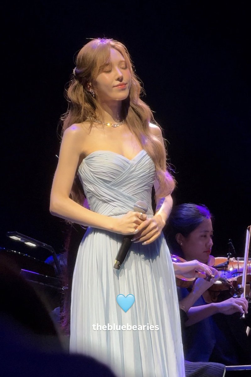 mywanandtheonly's tweet photo. WENDY wearing monique lhuillier draped strapless gown at sm classics in singapore
🔗 https://t.co/GFJMneJulB https://t.co/tirRu5NNTh