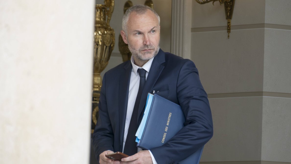 FChretienne's tweet photo. 🥂 « Cocktail de célébration » de l’euthanasie : la polémique enfle autour de Laurent Panifous et du CESE

➡️ Le ministre des relations avec le Parlement Laurent Panifous a été contraint d’annuler une réception qu’il comptait organiser, dans le ministère qu’il dirige, le 15 juillet, à l’occasion du vote de la loi sur l’euthanasie. Le CESE évoquait de son côté un « cocktail de célébration ». Récit d’une polémique qui, en quelques heures, a provoqué un véritable tollé. 👉 https://t.co/LLB57nujOc