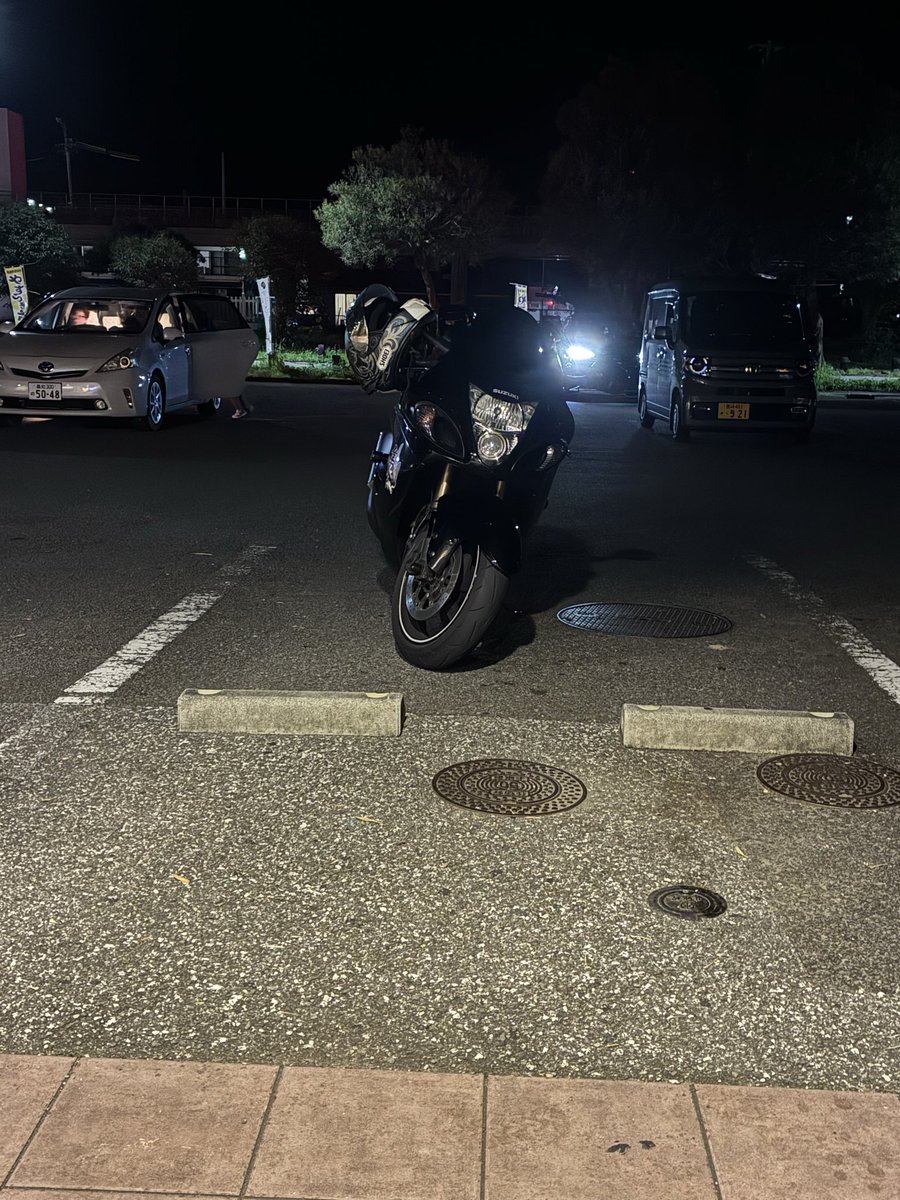 10gs01's tweet photo. 海沿い潮でガスってるな
側道からありえんタイミングでトロトロ出てくる車もおるし、道路の真ん中でウロウロしてるアナグマもおるし、危険がいっぱい
ガレージから🌴までこの時間ならだいたい20分ぐらいか🤔 https://t.co/szRjsXYkT3