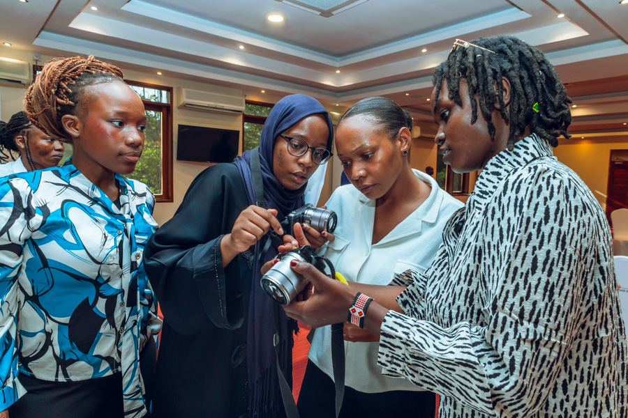 AUEUYouthLab's tweet photo. Day 1 Mombasa 🇰🇪 @UNDESASocial's #capacitybuilding workshop kicked off with SDG localization, youth well-being, empowerment strategies from @ComSecYouth &amp; a mindful photography session by @somasoafrika.

Follow us for more👉🏾https://t.co/rMtaegzK0i
#AUEUYouthLab #YouthEmpowerment https://t.co/s5p88688Kk