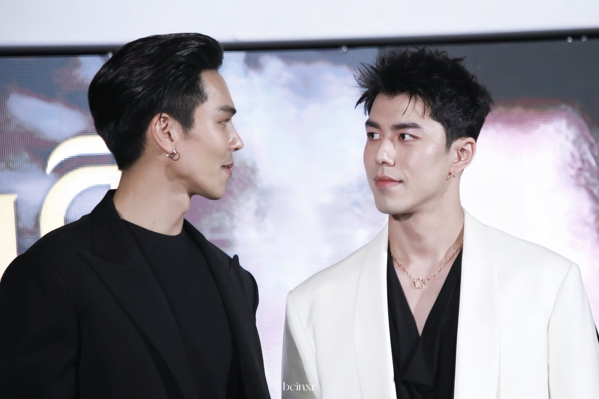 mystchamber's tweet photo. ได้ยินคนเขาพูดกันว่าแฟนพี่สวยมากเลยนี่นา

แต่แฟนพี่ก็หนูไงคะ

ก็ใช่ไง

ยัยบ๊องเอ๊ย https://t.co/HeQfSot9sU
