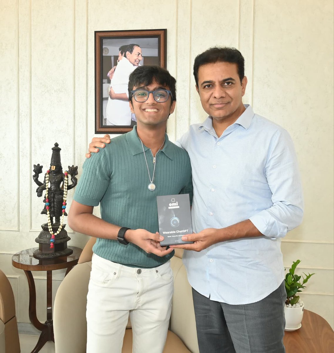 KTRBRS's tweet photo. Had a great catch-up with Hyderabad-based young innovator Aarav Garg.

The last time I met Aarav was in 2022, when he was just 16 years old. Back then, he introduced me to one of the products he had built.

Today, he is the co-founder of Omi, an AI wearable startup building devices that act as your "second brain."

Aarav's product has been featured by globally renowned publications such as The Wall Street Journal and Forbes.

Omi has also raised around $3 million in funding from investors including Tim Draper, Dropbox Ventures, and others, while selling more than 25,000 devices.

It's inspiring to see young Indians building such remarkable products.
Wishing @aaravgarg and the @omidotme team even greater success ahead.