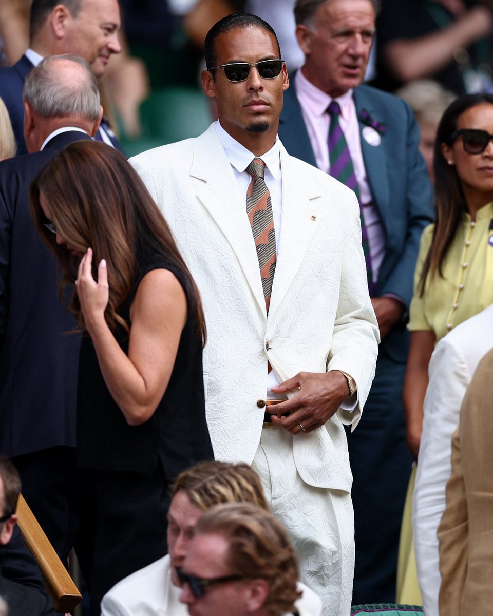 premierleague's tweet photo. Virgil van Dijk is in attendance at Wimbledon 😎 https://t.co/GSv3glKibQ