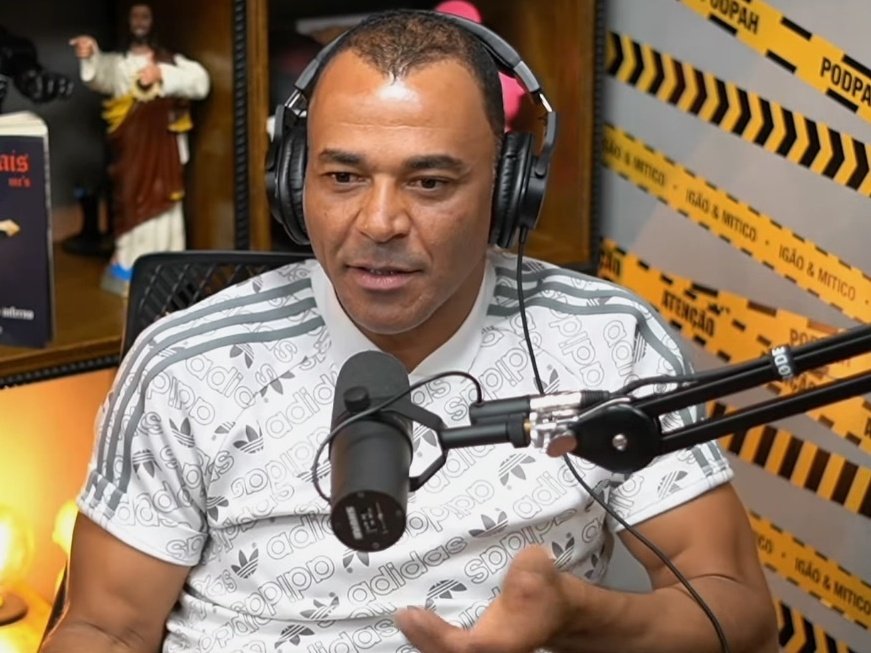 duronense's tweet photo. Capitão do penta, Cafu analisa próximo ciclo da seleção brasileira:

"Tem que jogar pra vencer"

📷 Reprodução Podpah https://t.co/Pcf7lJ6f1V