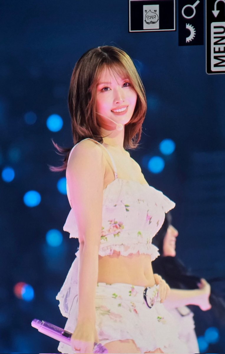 look at Momo 😍