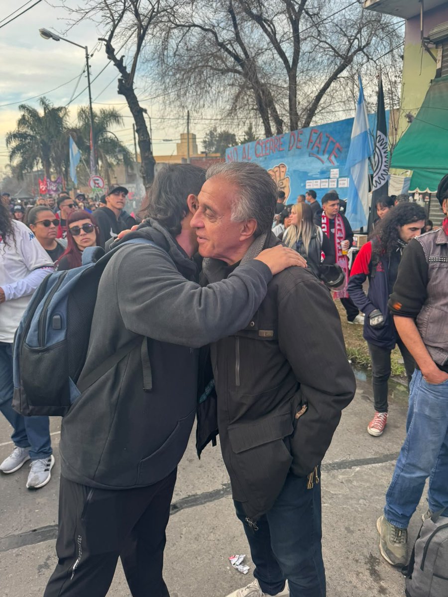 nestorpitrola's tweet photo. Otro gran festival en apoyo a la épica lucha de Fate, el sexto, contra el cierre. Con Gaspar de los "Fundamentalistas", con Dani Lezcano y sobre todo, el apoyo del barrio y los trabajadores. ¡Fate no se cierra se oyó una vez más! https://t.co/7oFBCakI2C