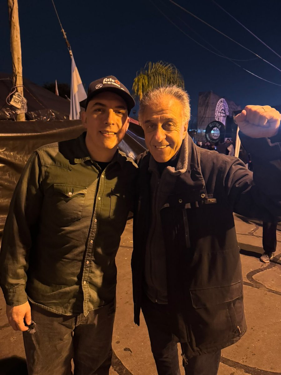 nestorpitrola's tweet photo. Otro gran festival en apoyo a la épica lucha de Fate, el sexto, contra el cierre. Con Gaspar de los "Fundamentalistas", con Dani Lezcano y sobre todo, el apoyo del barrio y los trabajadores. ¡Fate no se cierra se oyó una vez más! https://t.co/7oFBCakI2C