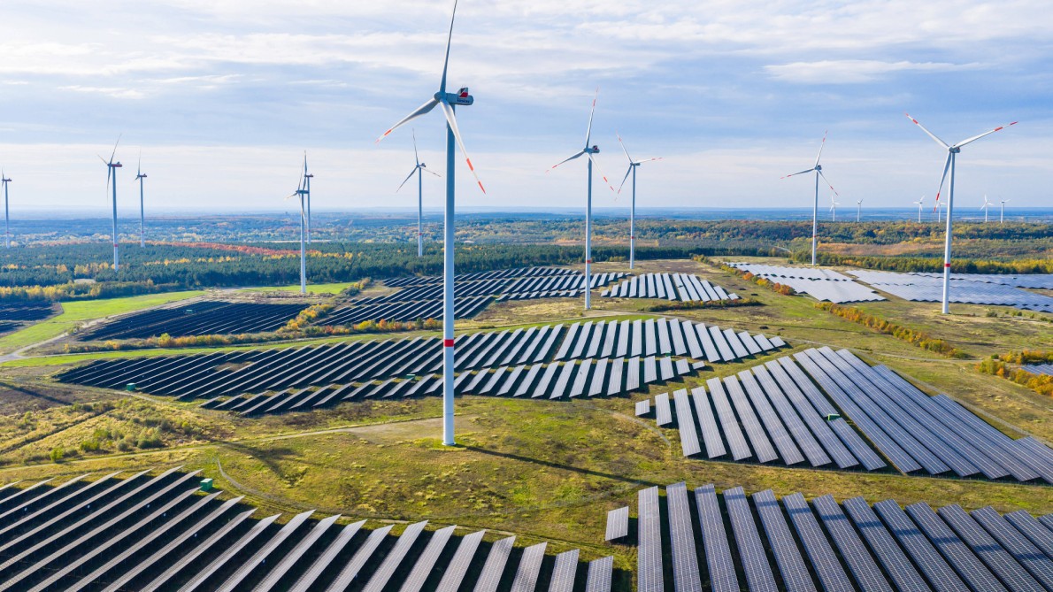 Achgut_com's tweet photo. Windräder – Je „dünner“ die Energie, desto größer Material- und Landschaftsverbrauch
https://t.co/kjPaSKvtMY
Von Prof. Dr. Horst-Joachim Lüdecke • Im Effizienzvergleich von Wind mit Wasser, Kohle, Gas und Uran sieht der Wind ganz schlecht aus. Dabei gilt: Je „dünner“ die Energie, umso größer der Platz- und Materialverbrauch. Die Netzstabilität wird aufs Spiel gesetzt und Landschaften, Flora und Fauna großflächig zerstört. Zweiter Teil einer umfangreichen Analyse.