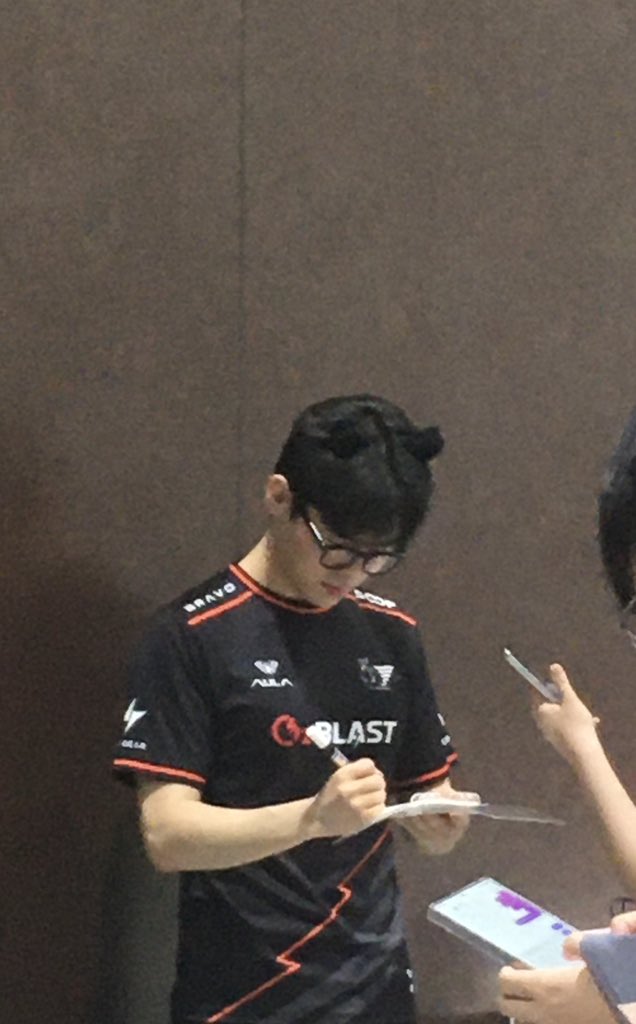 ianxxxn's tweet photo. 감정 선수한테 허락받고 공유합니다!
옵챔스에 등장한 감정냥이 🐾

#GamJung #O2blast https://t.co/raDkqtWU33