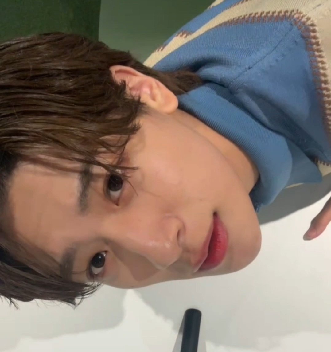 shuuunta__'s tweet photo. 기웃기웃 https://t.co/pwVjcVTplX