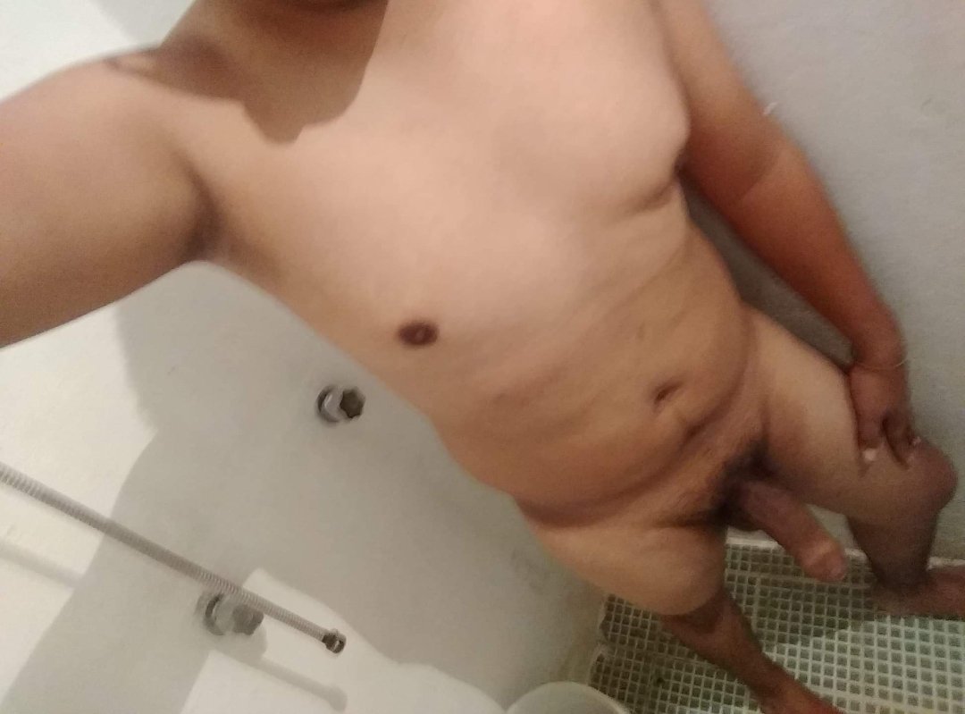 FelipeM05318923's tweet photo. 33 años. Limpio discreto 
Busco parejas para experimentar trios https://t.co/tWuzincbIK