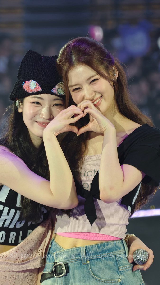 _codnjs_8's tweet photo. 260710 사나🤍다현

#TWICE #트와이스 #SANA #사나 #DAHYUN #다현 https://t.co/p0qDV7qrCm