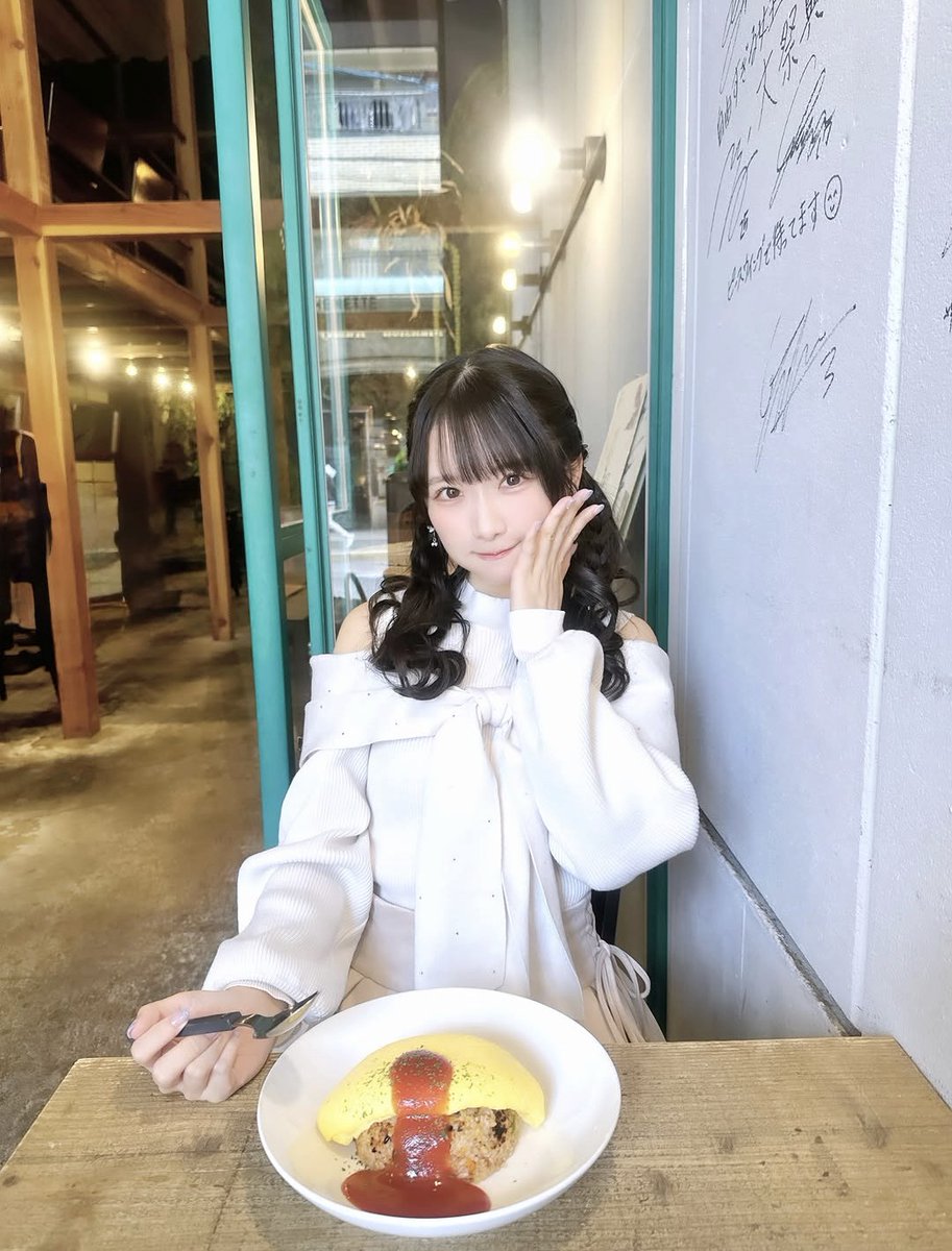 MUSASHI52's tweet photo. #さーやんへ
偶然にも宿泊するホテルの隣がさーやんが以前訪れたことのあるお店だったのでそれならとここで食事することにした。
同じ席が空いていたけれどチェキを置くのを忘れた😣 https://t.co/zs9eLyxZYT