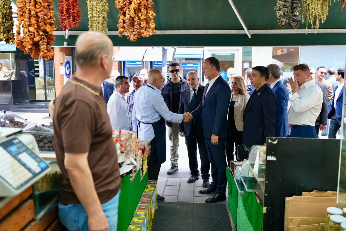 BBvolkanyilmaz's tweet photo. Eyüpsultan programlarımız kapsamında esnaflarımıza uğrayıp hayırlı işler diledik. https://t.co/9T6durYoAP