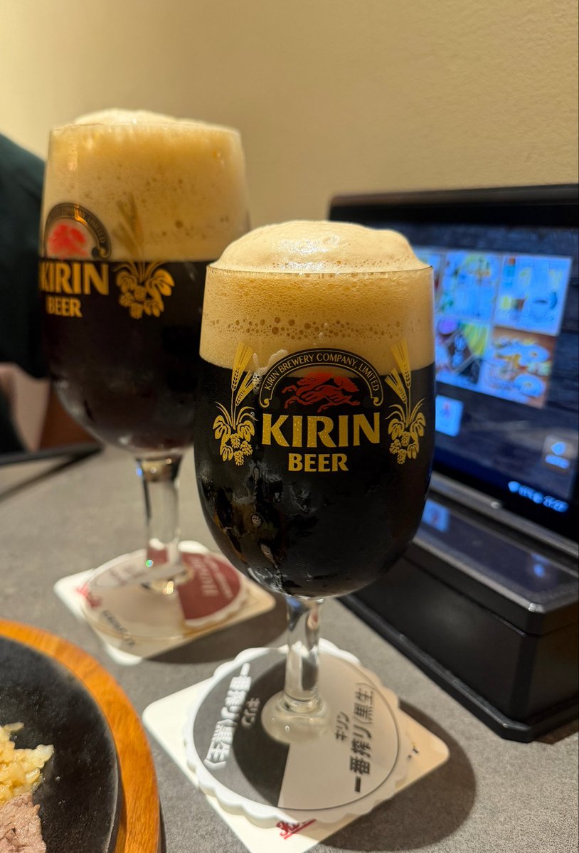 desupapemousou's tweet photo. ちビール、でかビール。あとセロリサラダ。
ビール飲みながらオタク話するの楽しすぎる🫶🫶🫶 https://t.co/xbehrSSKUN