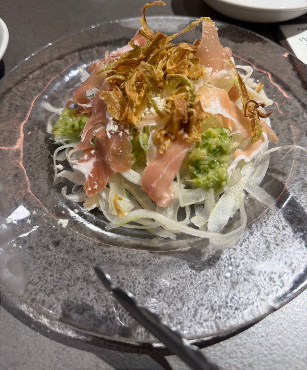 desupapemousou's tweet photo. ちビール、でかビール。あとセロリサラダ。
ビール飲みながらオタク話するの楽しすぎる🫶🫶🫶 https://t.co/xbehrSSKUN