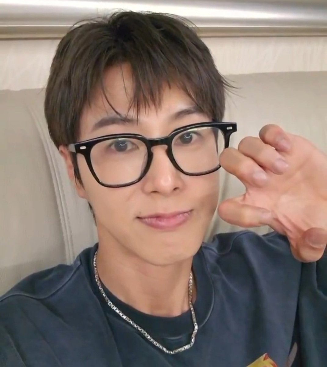 moteco26's tweet photo. 캡쳐타임 🤓👍🐯냐~~~귀여워🫶🫶 https://t.co/P1Q09VuClO