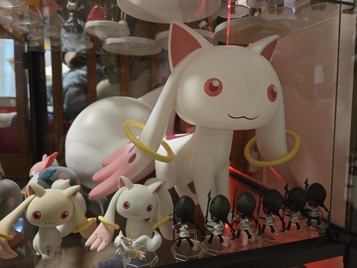 Dondougo's tweet photo. I've got two life-size Kyubeys, I think they were limited to 500? My OOP Homura Tamura set, copies of all of the storyboards for the series and rebellion, and a signed shikishi next to a Walpurgisnacht ukulele I made! https://t.co/8UbjsnHvZZ