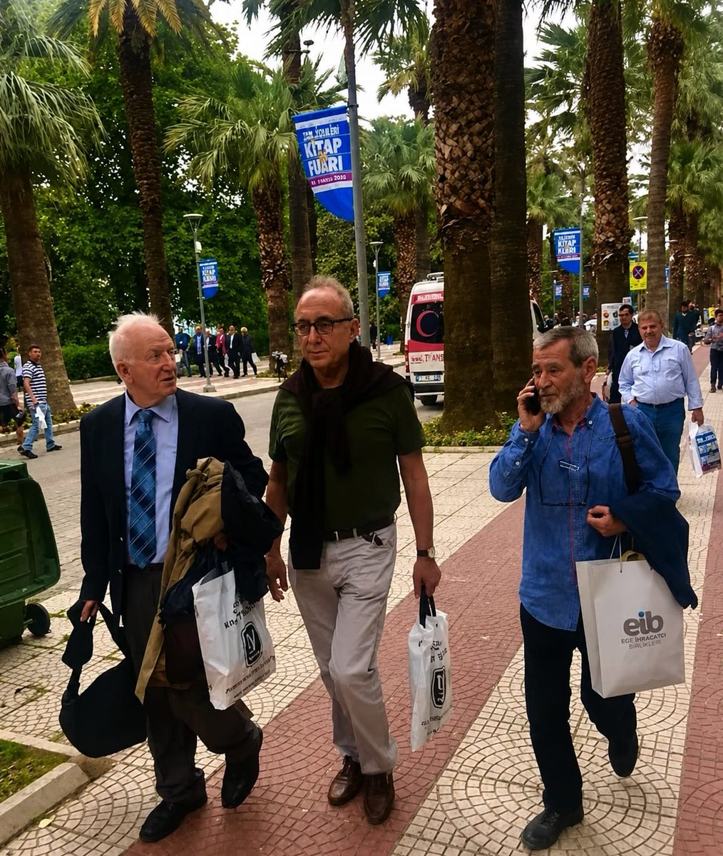 ibrahimkaboglu's tweet photo. Bir şairi, bir dostu, yüreği demokrasi için atan bir yoldaşı kaybetmenin hüznü içerisindeyiz...

Bizlere bıraktığı şiirler ve mücadele azmi, hukuk yoluyla demokrasi mücadelemizde hep anımsanacaktır.

Ailesine ve sevenlerine sabırlar diliyorum. Son sözü şair söylesin:

HÜZNÜN İSYAN OLUR

Suya düşen bir karanfilse yüreğin/bırak kendini ırmağın türküsüne gülüm/ vursun seni o taştan bu taşa/ o çağlayandan bu çağlayana

Kavgadan uzak kalmışsan
sevdadan da uzaksın demektir/devinmez yüreğinin mağması çatlamaz sabrın kara taşı