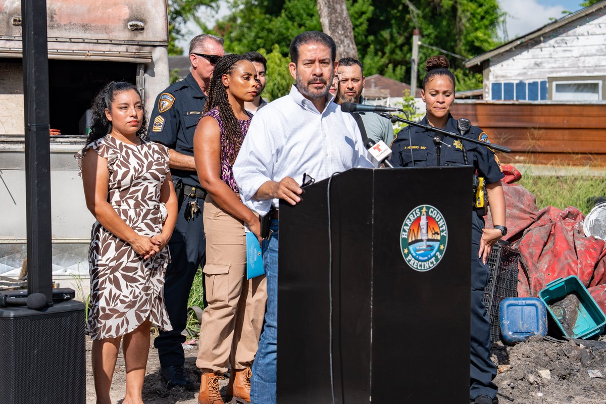 HarrisCoPct2's tweet photo. Cleaning up our neighborhoods!

Last week, Commissioner Adrian Garcia joined Harris County Public Health to address another nuisance property in Aldine—our 10th through a $500K nuisance abatement partnership. 

Together, we're building cleaner, safer communities. 💪🏽 https://t.co/ejjrl9BjKM