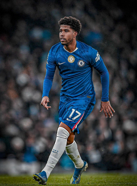 IndianManUnited's tweet photo. 🚨🔴 [@JacobsBen]:

Chelsea midfielder Andrey Santos has signed his Manchester United contract after passing his medical yesterday.✍️

#MUFC | #ManUtd | #PL | #FIFAWorldCup https://t.co/wb54XlHP8S