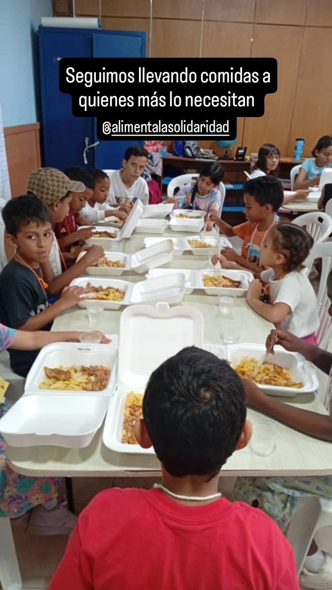 RobertoPatino's tweet photo. #10Julio Nuestros equipos de @Alimenta_AS y @MiConvive siguen movilizados para llevar comidas a calientes a refugios en La Guaira.
Hoy en las escuelas Mamá Carolina e Hilda Vásquez, en Caraballeda. https://t.co/QzRxxpzVmy