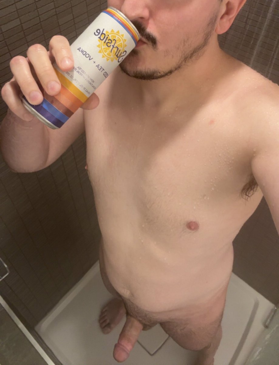 hawk0946's tweet photo. #fcf and a shower “beer” https://t.co/JkZL14D3K4