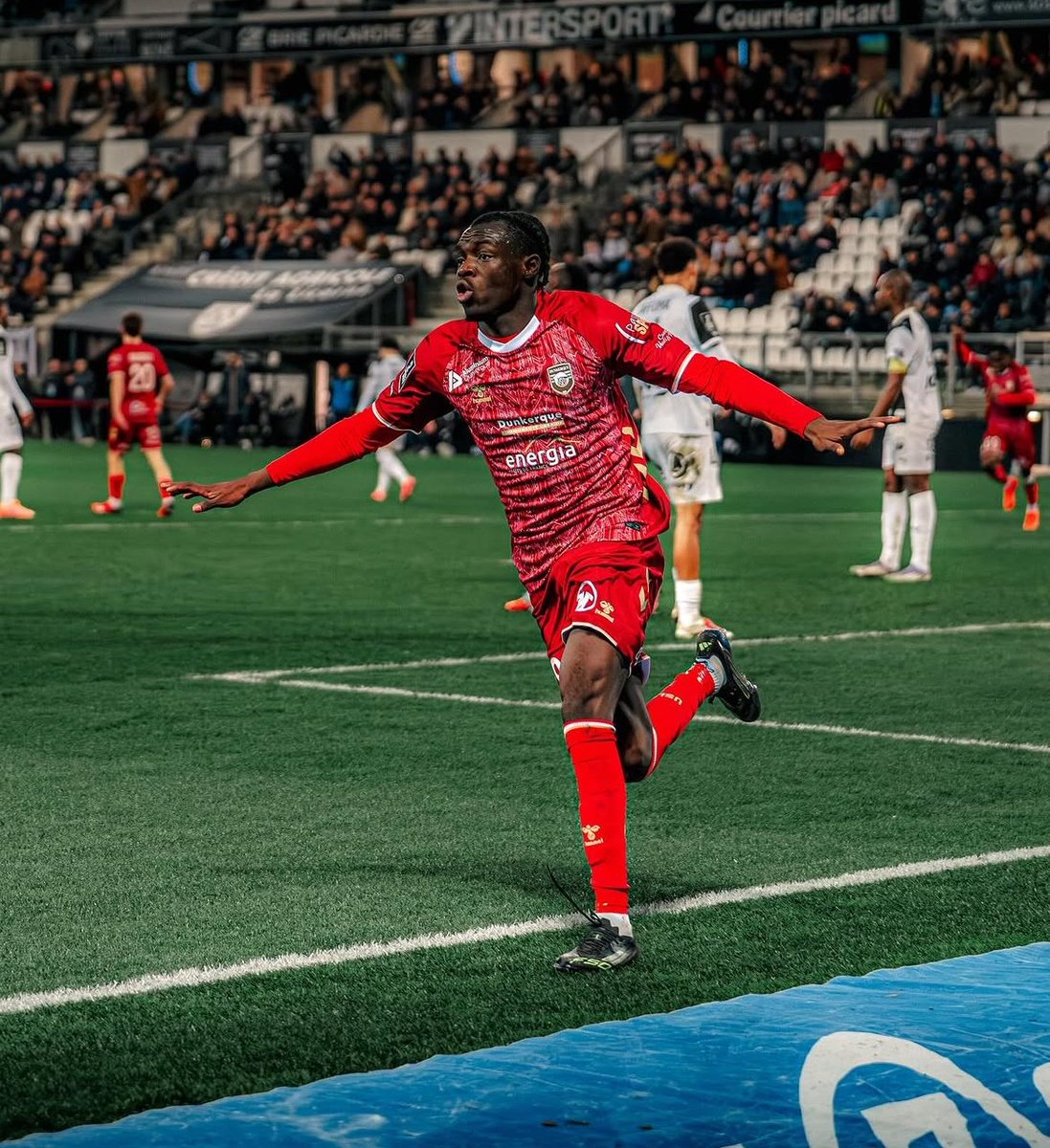 mert_akcay_17's tweet photo. 🚨 ÖZEL | Hollanda kampında Dunkerque ile aynı otelde kamp yapacak olan Samsunspor orta saha oyuncusu Antoine Sekongo ile son bir görüşme gerçekleştirip transferini bitirecek.
#Samsunspor https://t.co/Fvy1aDwq6m