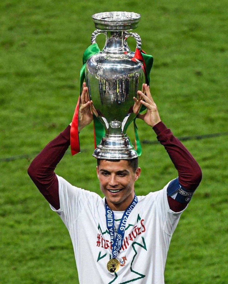 It3Xu's tweet photo. @Cristiano @selecaoportugal 🐐🐐🐐🐐 https://t.co/AfOJUPxSFI