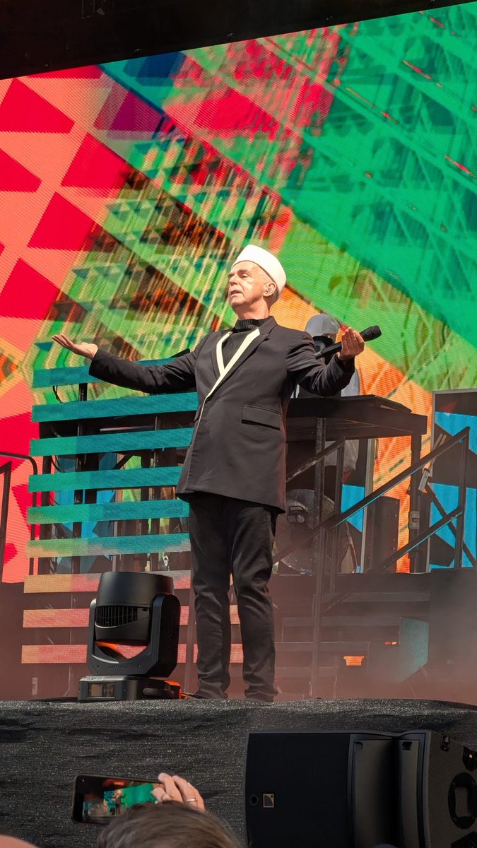 InhetItaliaans's tweet photo. Zijn stem is nog steeds geweldig, hun muziek fantastisch @petshopboys 🤩 https://t.co/BuoGjfq09G