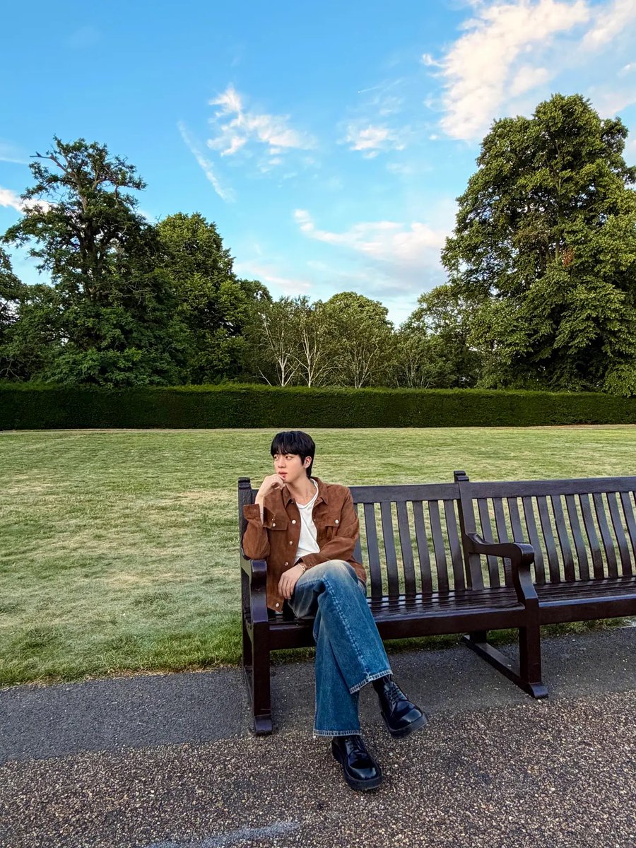 seokjinfile's tweet photo. JIN ON INSTAGRAM 🍃 https://t.co/UQzIc8G6Fb