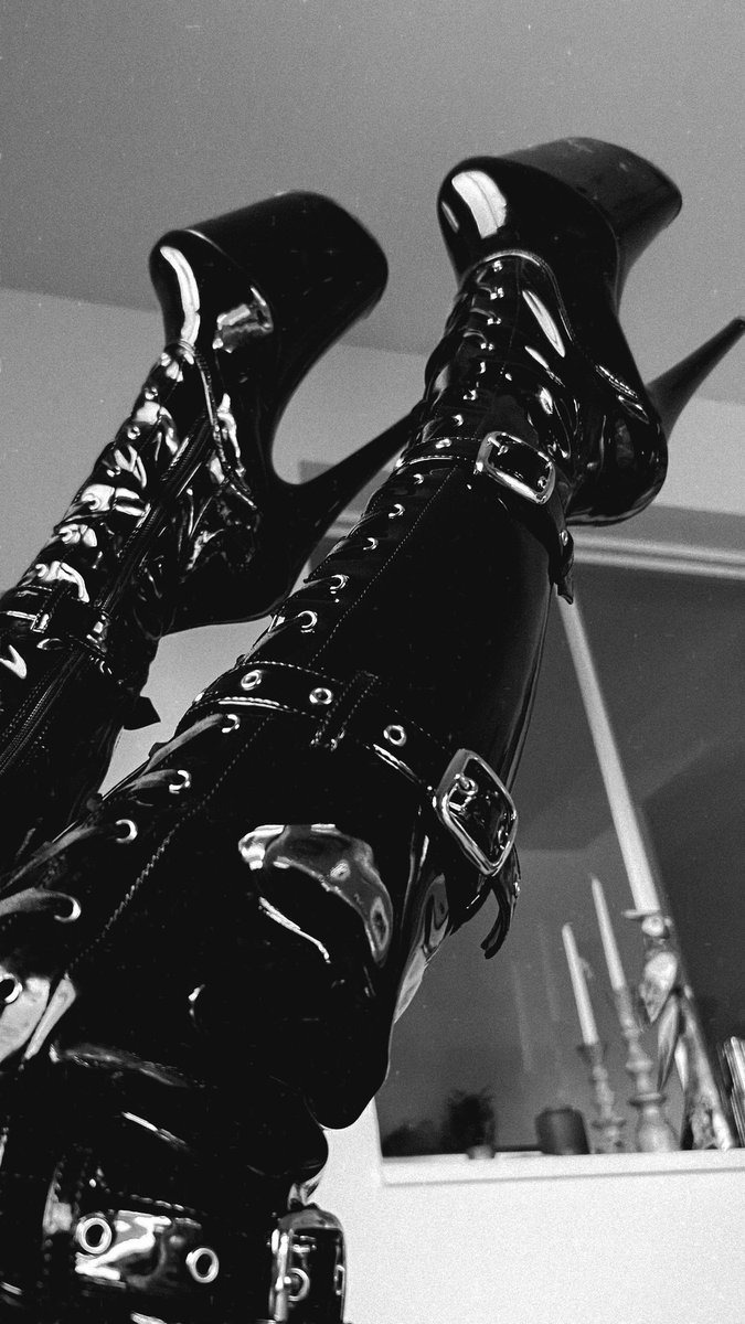 LDean57659's tweet photo. @goddess_j2 👠😈 https://t.co/8awaTF2ZQL