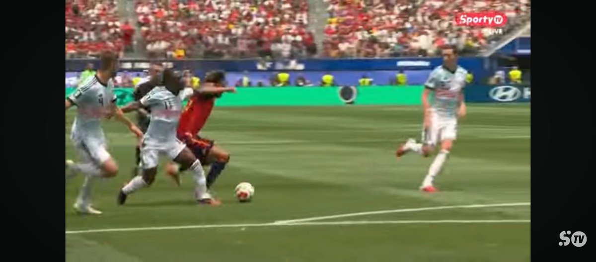 lhenry5002's tweet photo. Yamal jxt too good
Takes on 3 player and wins free kick 
#worldcup https://t.co/oaTtd0onYC
