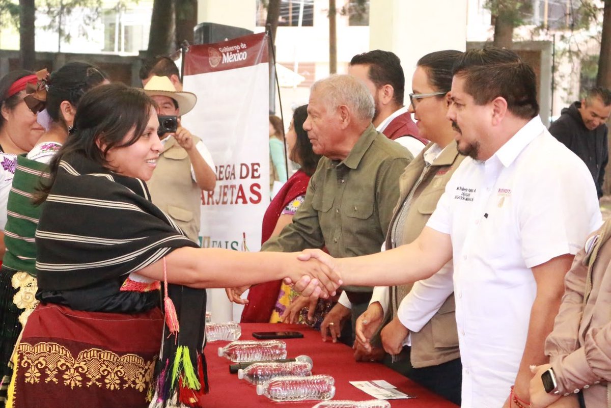RobertoPantojaA's tweet photo. El @GobiernoMX entregó más de 💲100 mdp del #Faispiam a 68 pueblos indígenas para obras de infraestructura básica en las regiones de #Morelia ($27.1M), #Pátzcuaro ($66.9M), #Hidalgo ($3.7M) y #Puruándiro ($2.4M). Las tarjetas de Bienestar se otorgaron a comités para garantizar un ejercicio transparente.