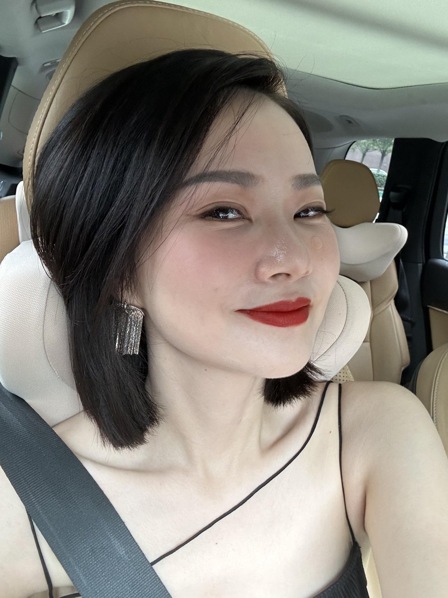 __veselej__'s tweet photo. 86年老阿姨难道我像大家说的那样到了风韵犹存的年纪了吗？ https://t.co/qGOK2fGuxi