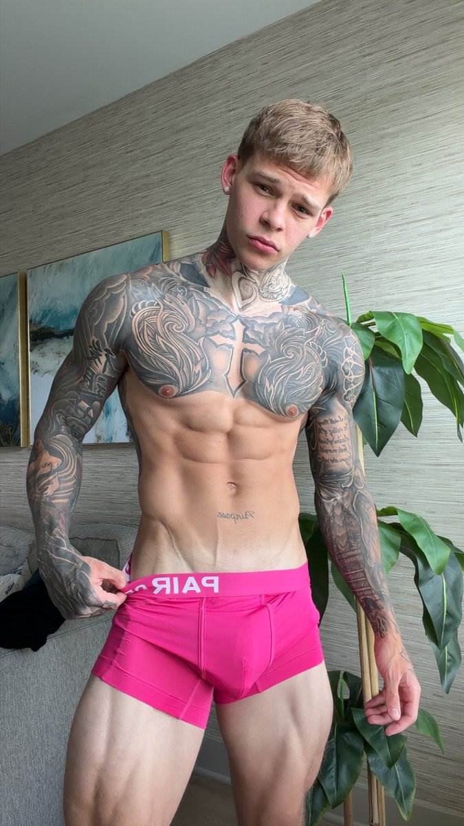 LiamBadBoyXx's tweet photo. if ur 🏳️‍🌈 unlock my hot side through comments now https://t.co/xjae8Ng972