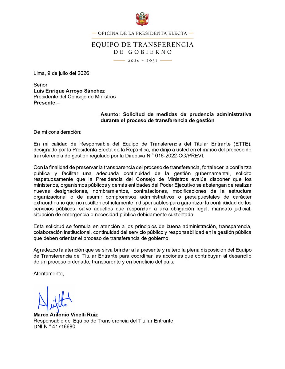 ope_peru's tweet photo. Marco Vinelli, jefe del Equipo de Transferencia, solicitó a la Presidencia del Consejo de Ministros que los ministerios, organismos públicos y demás entidades del Poder Ejecutivo se abstengan de realizar nuevas contrataciones, designaciones, nombramientos y compromisos presupuestales, a fin de preservar la transparencia del proceso de transferencia de gestión.