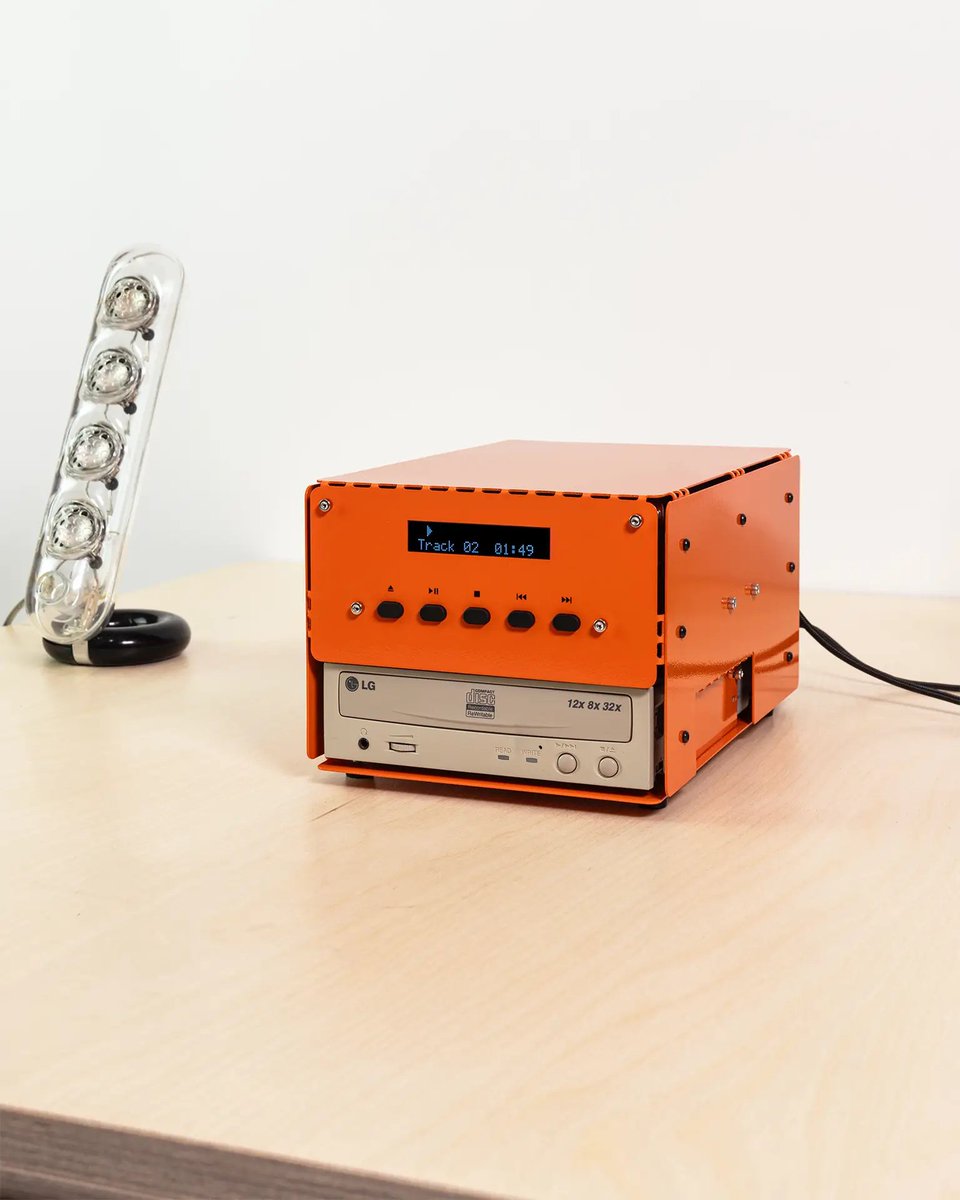 andreintg's tweet photo. These guys are making a universal laser cut enclosure with a custom pcb for repurposed old cd-drives.

The project is called CD-ROM PLAYER-01, by das_POD. https://t.co/3w8kkyNbKl
