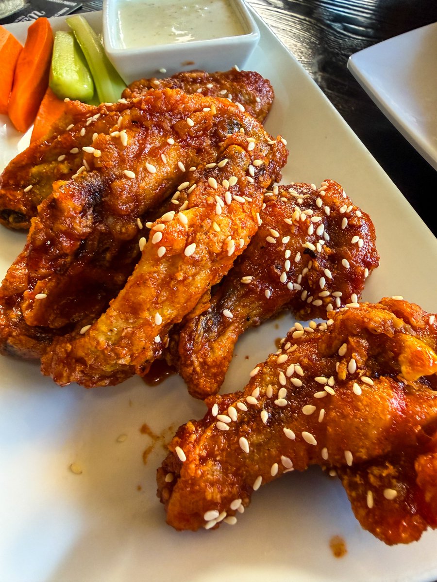 KoOlinaShops's tweet photo. No weekend plans? We’ve got you covered! Join us at 808 Crafthouse for delicious food and live entertainment (or the latest game!) Invite your favorite people and we’ll see you soon😁 https://t.co/EoJJwB7wIW