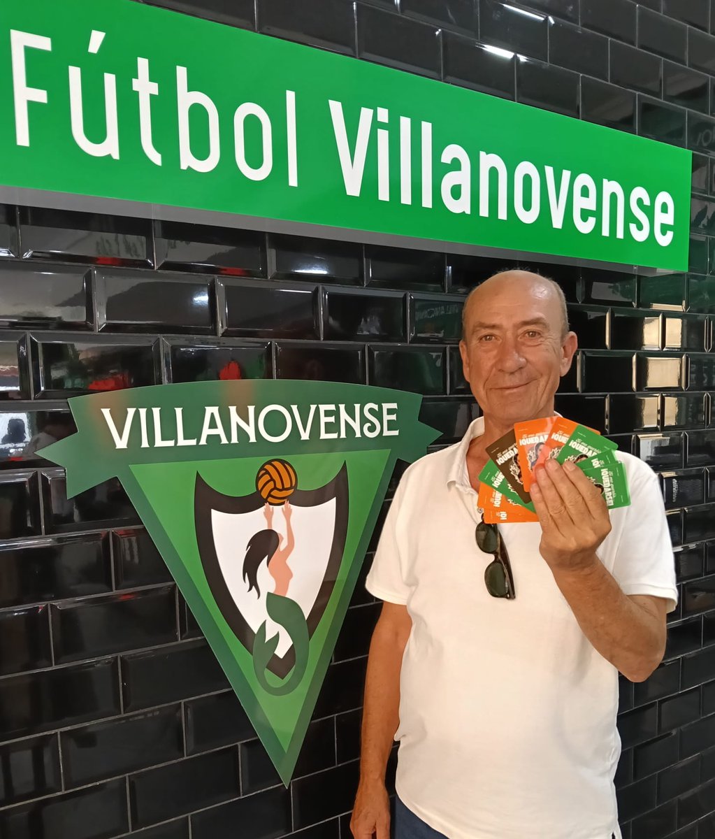 cfvillanovense's tweet photo. Seguimos recibiendo el cariño y el apoyo de todos nuestros aficionados, además hoy hemos tenido una visita muy especial...

Muchas gracias Kaiser @javispb4 por renovar tu compromiso con nosotros. 

Nos vemos muy pronto 💚

#SiMeQuereisAbonarse https://t.co/yWb1n3nsEz