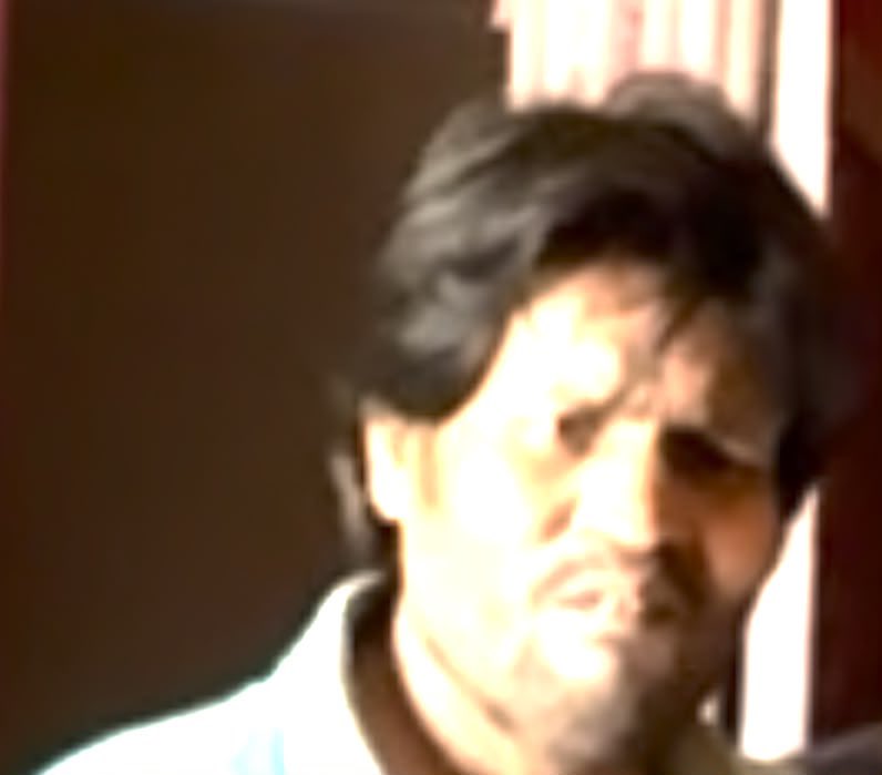 VikingRagnarL's tweet photo. यह पटना का क्रिमिनल कृष्ण मुरारी पाठक उर्फ @Phoenix_firing है। दो बार जेल जा चुका है और यह तस्वीर तब की है जब दिवाली के दिन इसको इसके भाई और भाभी ने अपने लखनऊ स्थित निवास पर पुलिस बुलवा कर घर से धक्के मार कर निकाला था। अपने भाई से बहुत पैसे ठग चुका है और इसकी बीवी इसके Psychopath वाले हरकतों के वजह से इसको छोड़ कर भागी है।