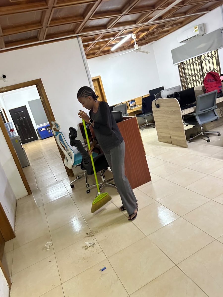 True_Monitoring's tweet photo. Earlier today, our team joined the nationwide cleanup exercise to give our office surroundings a thorough refresh. 🧹 ✨️ A cleaner community truly starts with us! 
#CleanGhana #TeamTrueNorth  #NationalCleanUpDay https://t.co/PslyFr4Ou3