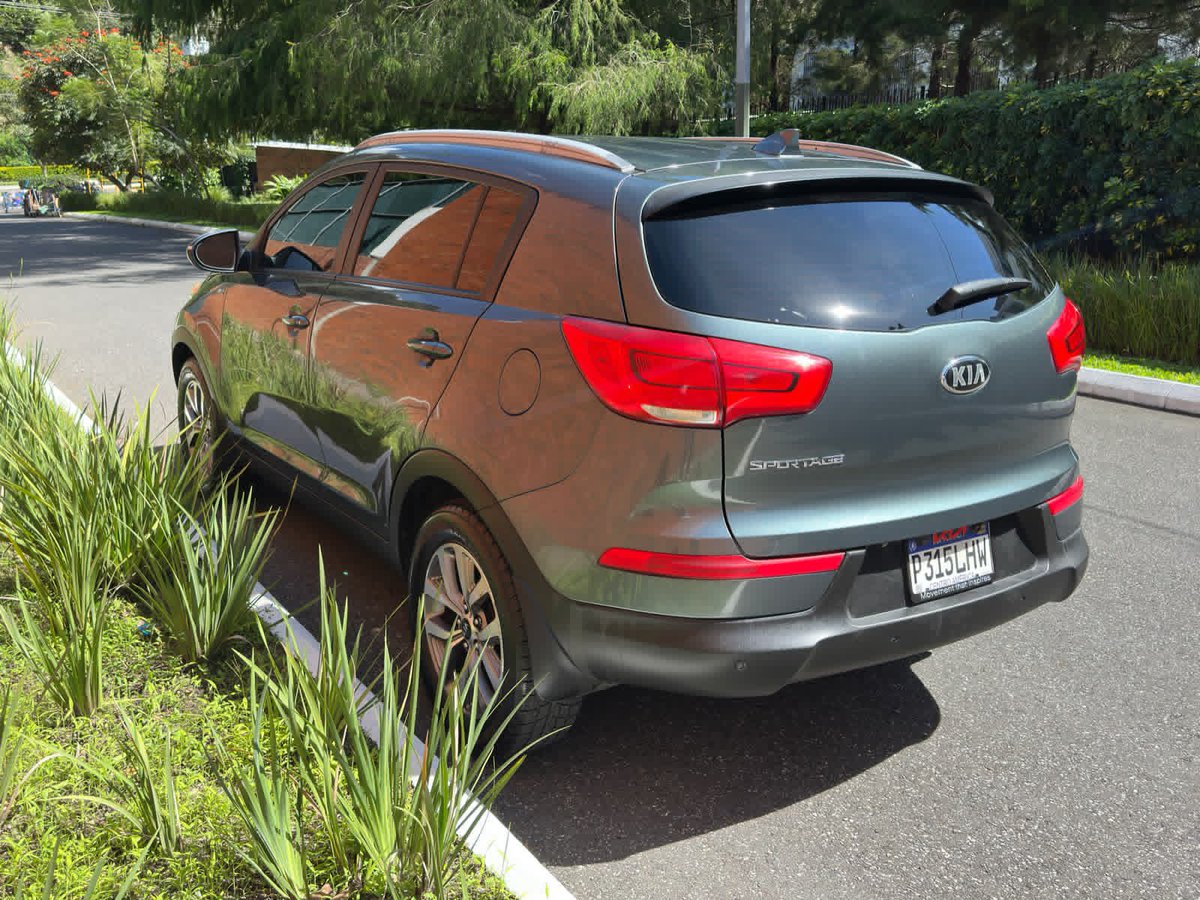isabella_her_ga's tweet photo. 🚨🚨🚨🚨

Se acaban de robar esta camioneta en zona 9, RT RT RT PLEASE 

Kia Sportage Placa 315LHW
Color verde 

Si la ven den aviso 🙏🏻 https://t.co/RjRrf2dQ76