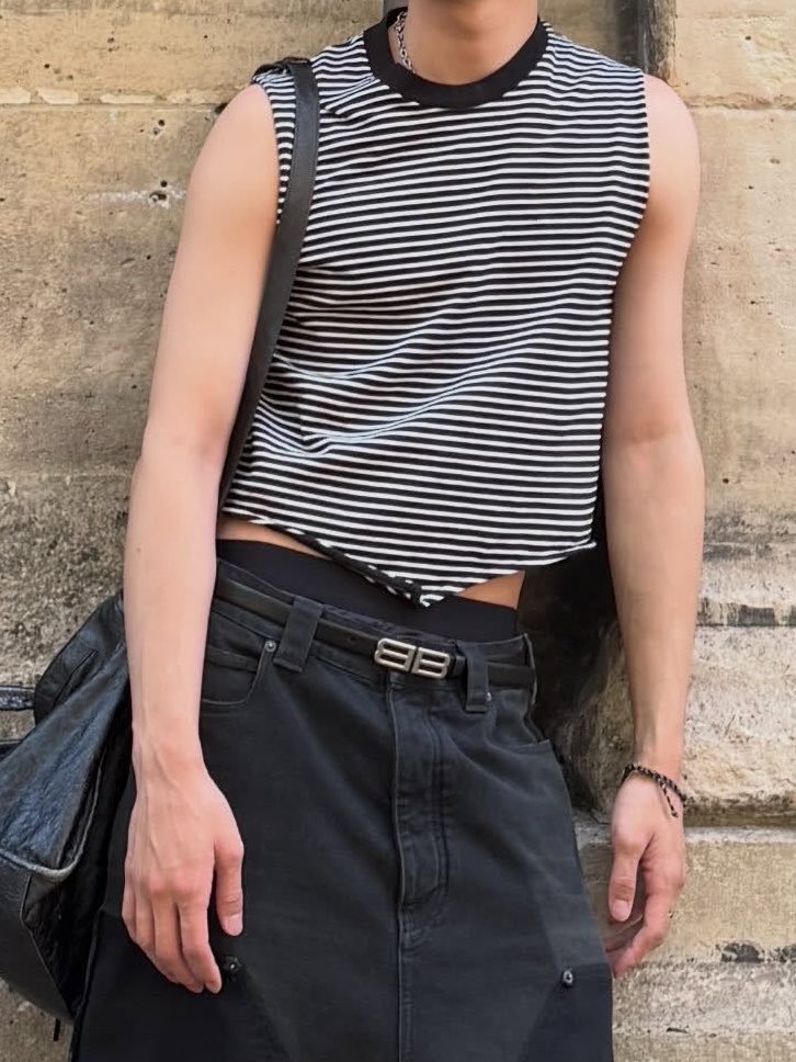 kittenzuyo's tweet photo. i <3 useless belts https://t.co/jHhPoOCGga