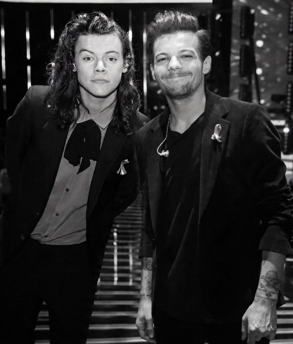 harrysamother's tweet photo. wife and husband btw https://t.co/nD4iriGSq5