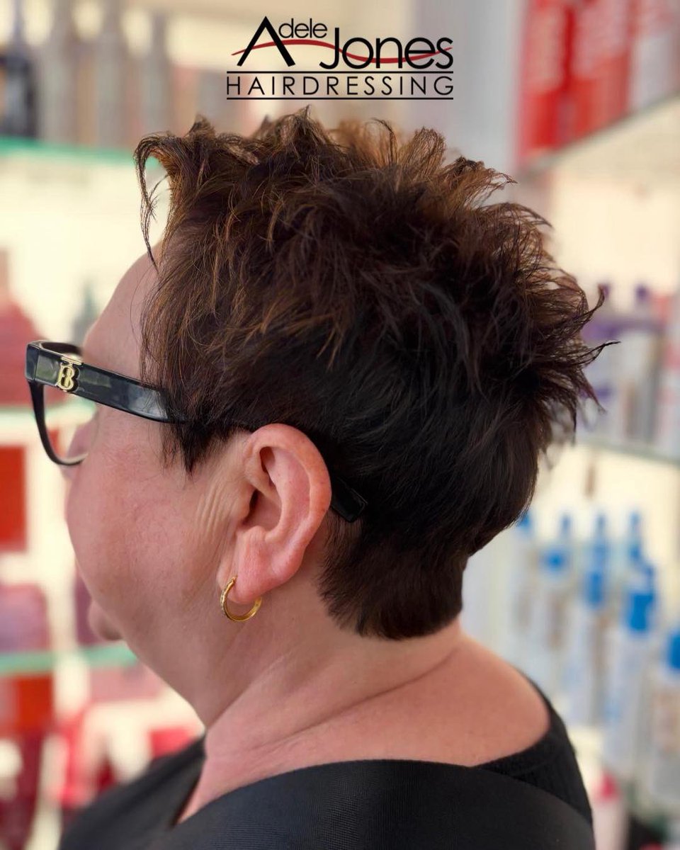 AJHairdressing's tweet photo. https://t.co/FEhyP7FLWZ
Short choppy cut with a pop of colour created by our Executive Director Adele.
-
-
#hair #adelejoneshairdressing #barnsley #barnsleyhairdresser #ghd #schwarzkopf #schwarzkopfprofessional #chromaidschwarzkopf #toner #foils https://t.co/CpM3Ioc7wN